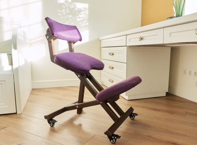 Improve your posture with a kneeliwg office chair from arteil.