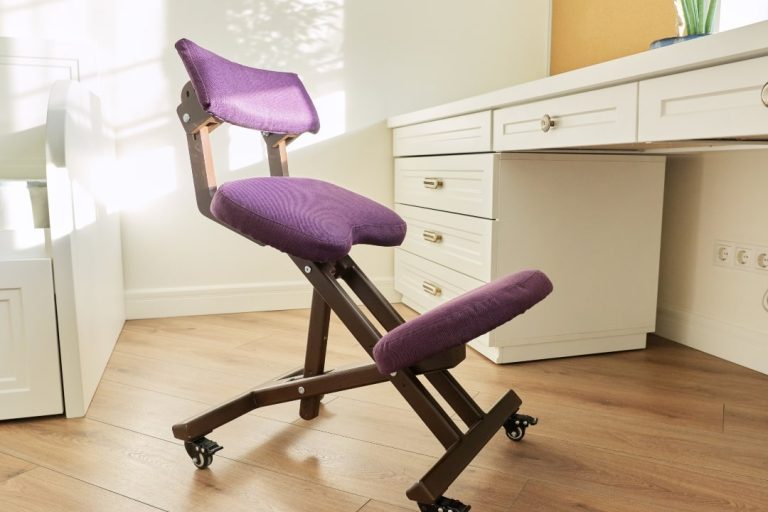 Improve your posture with a kneeliwg office chair from arteil.